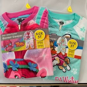 🍁Dream works  and Paw patrol2-Blanket Sleepers- NWT-- size 3T